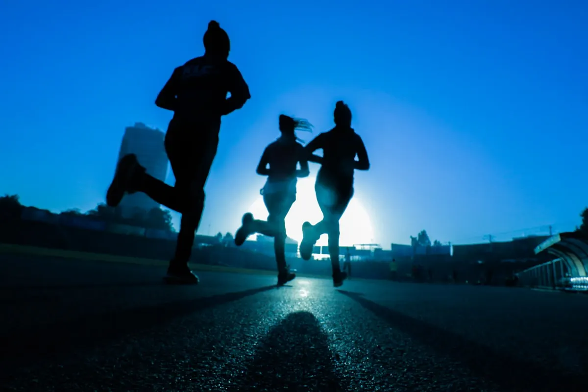 People running outdoors at dusk — illustrative photograph